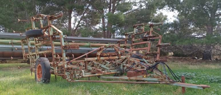 51 Tyne Horwood Bagshaw Folding Wing Scarifier