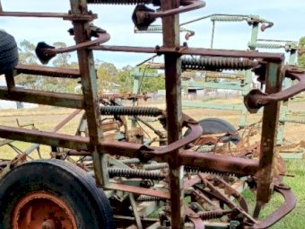 51 Tyne Horwood Bagshaw Folding Wing Scarifier