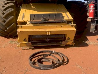 New Holland CR970 Header with Honey Bee Grain Belt Flex Plus 36 ft Front