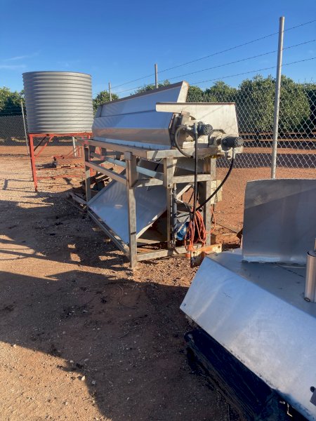 2008 Oberholzer Fruit/Vegetable Washer