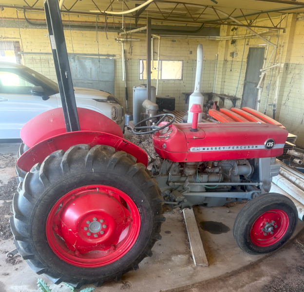 Massey Ferguson 135 Tractor