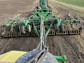 10m John Deere 1820 Bar with 1900 Air Seeder Cart