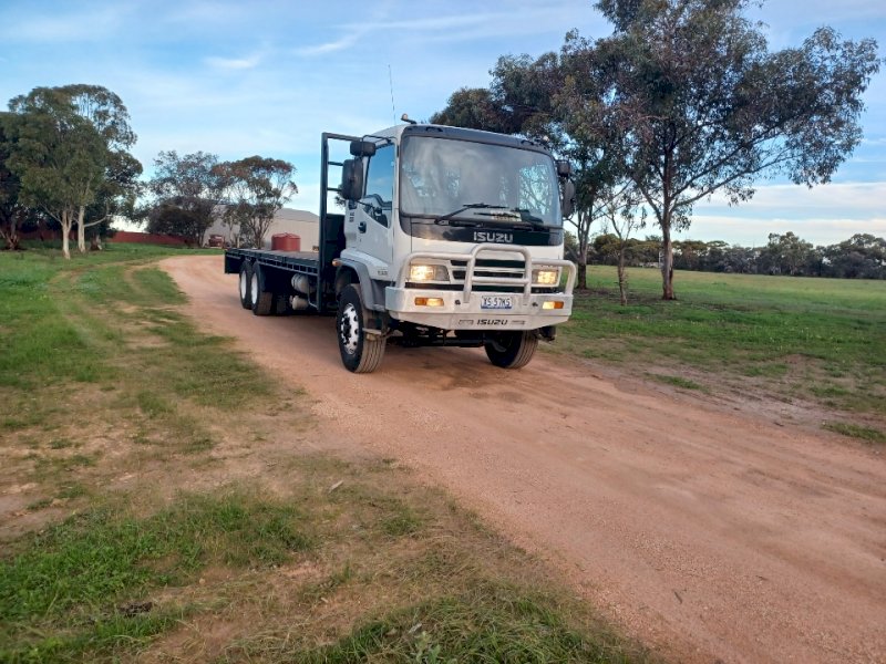 Isuzu FVY 1400 Tandem Drive Traytop Truck