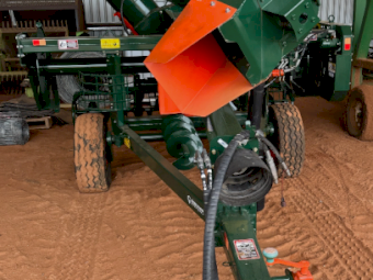 Richiger E6910 Grain Bag Outloader