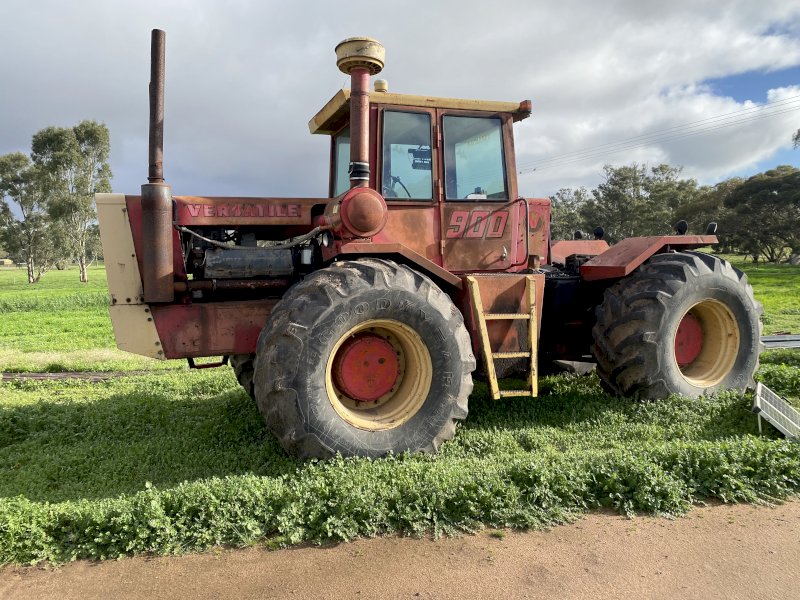 Versatile 900 Tractor