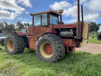 Versatile 900 Tractor