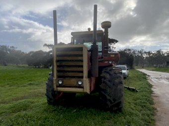 Versatile 900 Tractor