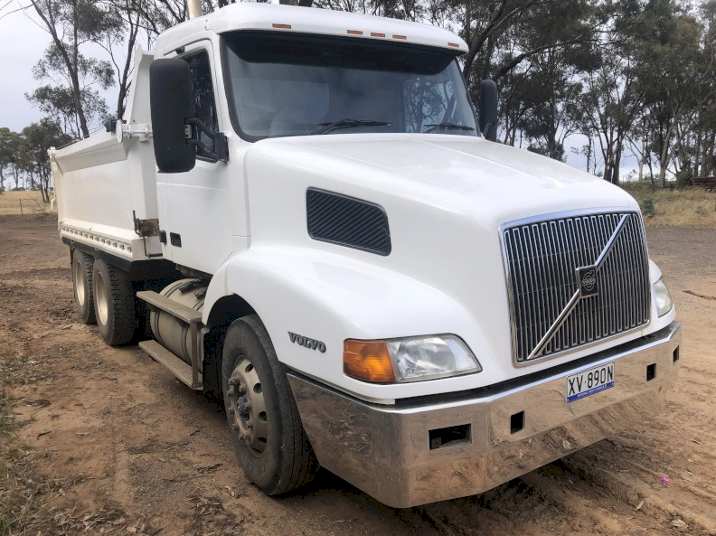 1999 Volvo NH12 6x4 Bogie Tipper Truck