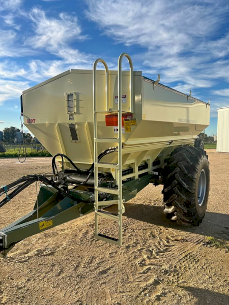 2016 Marshall 810T Spreader