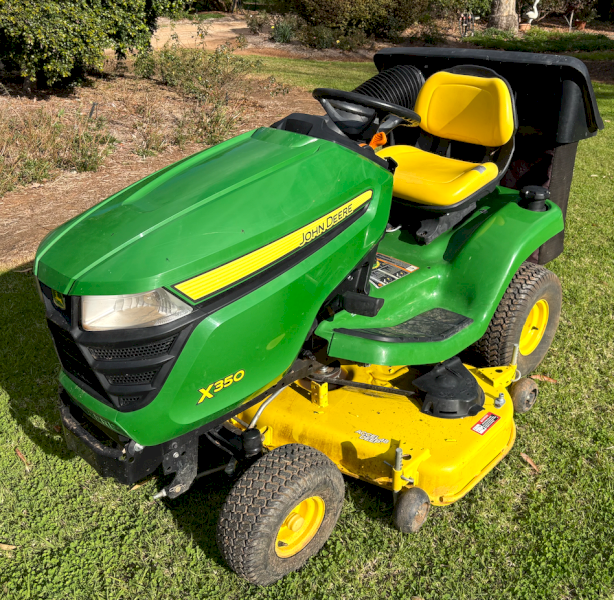 2017 John Deere X350 Ride-on Lawn Mower