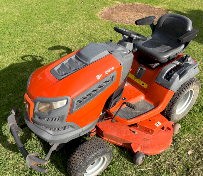 2011 Husqvarna GTH3052 Ride-on Lawn Mower