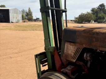 Forklift Attachment With Pallet And Hay Forks