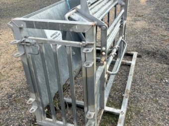 Arrowquip Rollover Sheep Handler