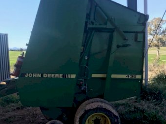 John Deere 435 Round Hay Baler
