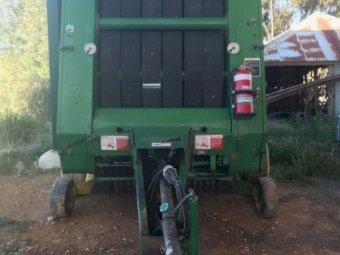 John Deere 435 Round Hay Baler