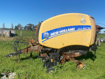 New Holland 150 Round Baler