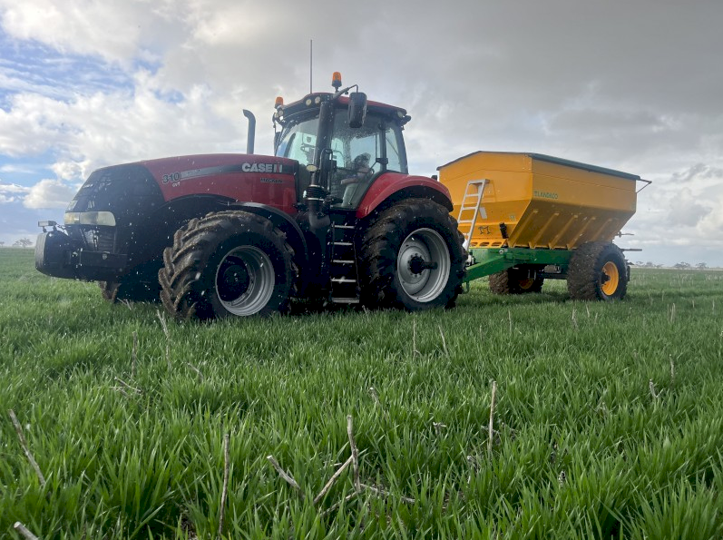 2016 Case IH 310 Magnum