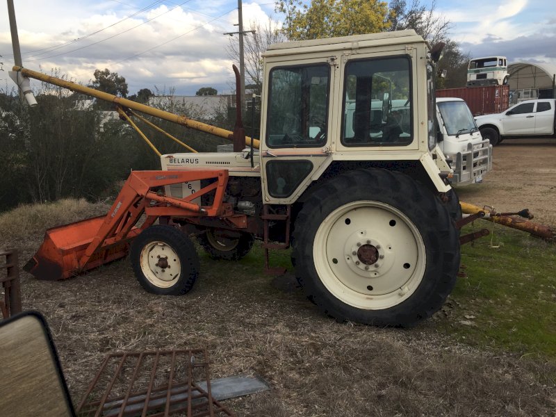 Belarus 560 Tractor with FEL