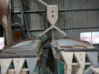 2 x Oliver  160 Grain Separator Tables