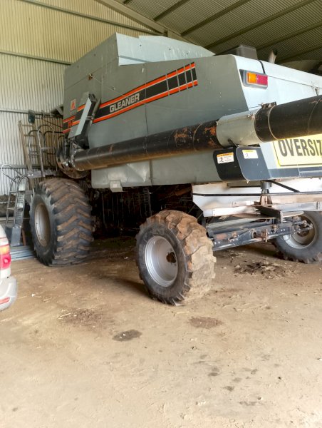 1993 Gleaner R62 Header with 30ft Macdon Front