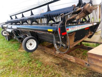 1993 Gleaner R62 Header with 30ft Macdon Front