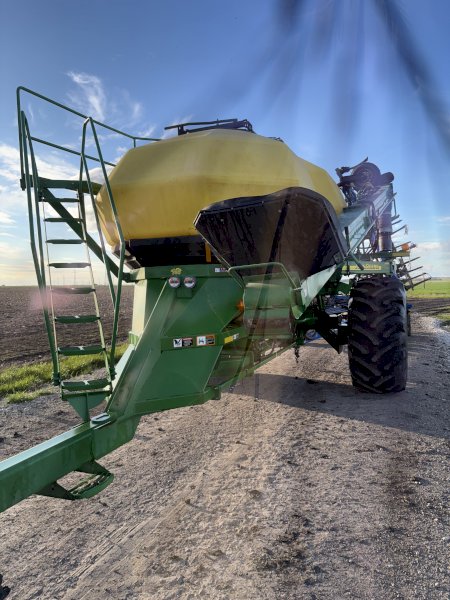 2013 John Deere 1910 bu Air Cart 3 Bin