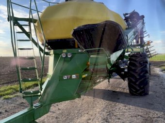 2013 John Deere 1910 bu Air Cart 3 Bin