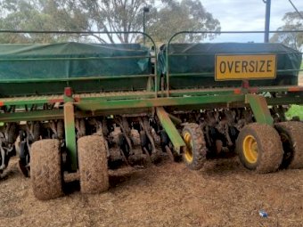 John Deere 1590 Disc Seeder