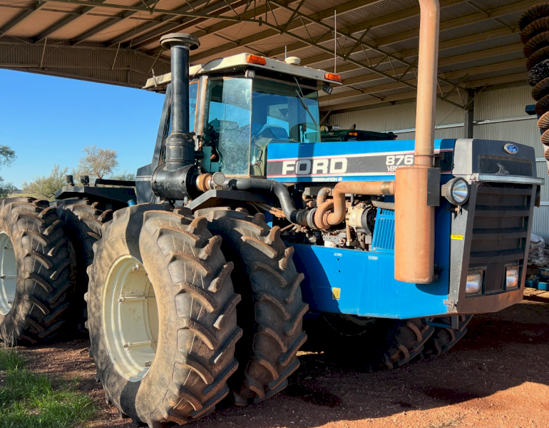 1993 Ford 876 Versatile Tractor