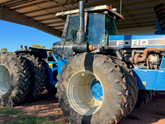 1993 Ford 876 Versatile Tractor