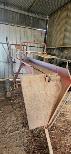 New Holland 471 Hay Elevator