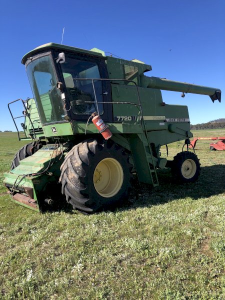 John Deere 7720 Titan II Header With 224 Front And Trailer