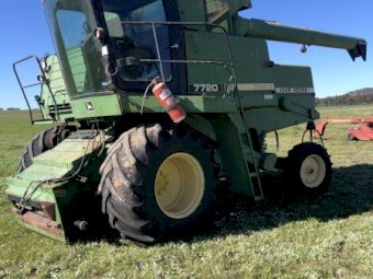 John Deere 7720 Titan II Header With 224 Front And Trailer