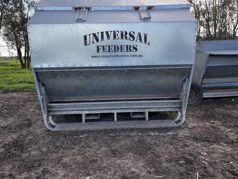 Universal Cattle Feeders