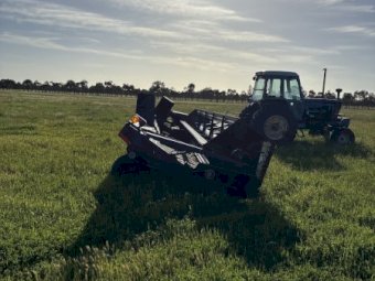 MacDon 3000 24ft Windrower