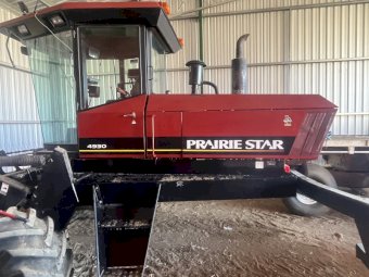 MacDon 4930 Prairie Star Windrower With 25Ft Draper Front