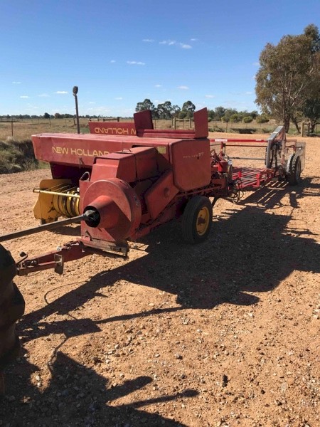 Small Square Baler With Grab And Accumulator