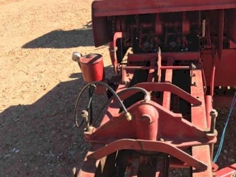 Small Square Baler With Grab And Accumulator