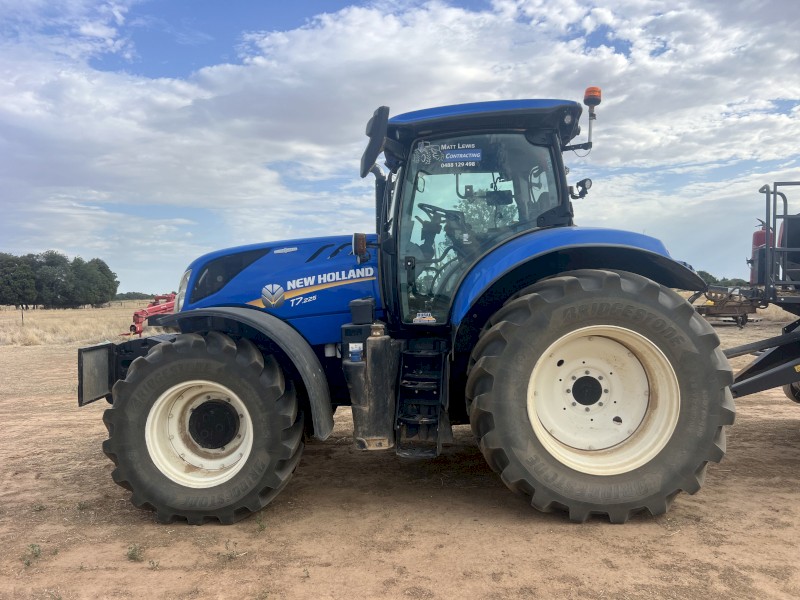 2022 New Holland T7.225 Tractor