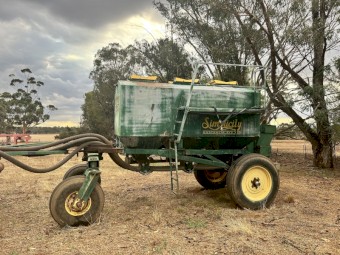 40ft Chamberlain/John Deere 275 Bar with Simplicity Air Cart
