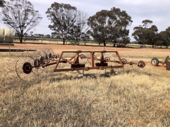 10 wheel V Rake