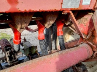 International 511 Combine