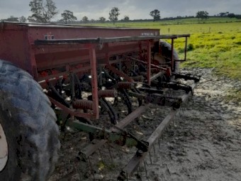 International 511 Combine