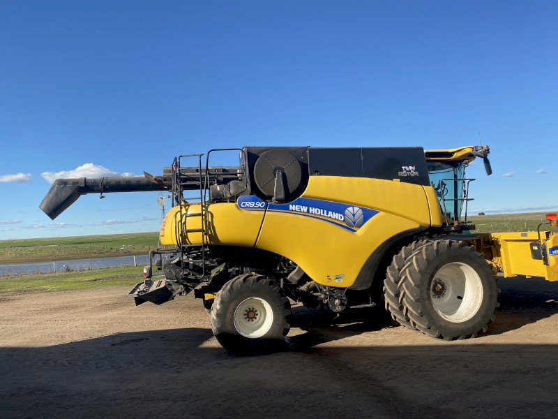 Under Auction - (A194) 2017 New Holland CR8.90 Header 