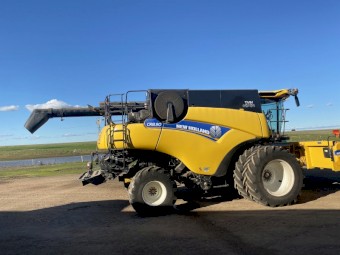 Under Auction - (A194) 2017 New Holland CR8.90 Header 