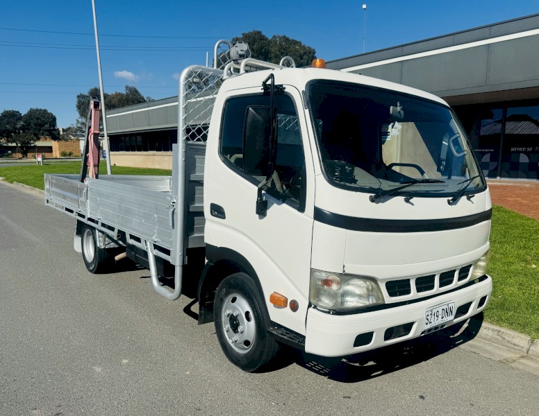 HINO 300 CAR LICENCE! TOW BAR! JUST BEEN SERVICED!