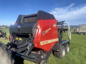 Vicon RV1601 round, bale and wrapper