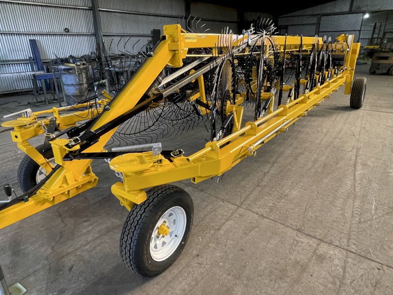 New Elsworth 14 Wheel V Rake