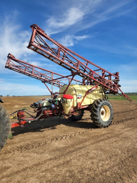 2004 Hardi 3528 Boom Spray