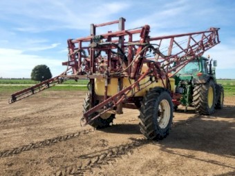 2004 Hardi 3528 Boom Spray